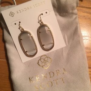 Elle Kendra Scott Earrings
